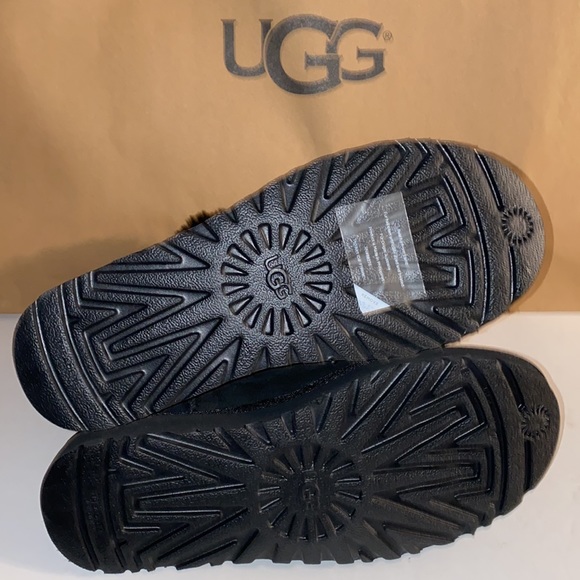 Women’s UGG Bailey Button Short Black Boots - Picture 6 of 7